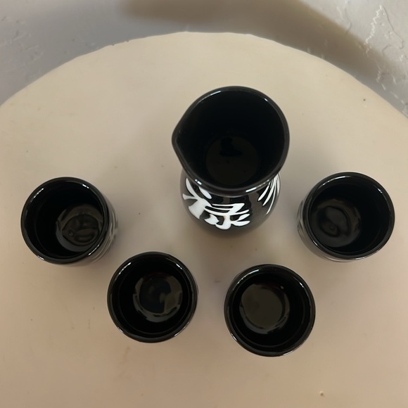 5 piece saki set in black and white. New - Picture 4 of 6